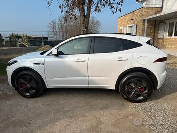 Jaguar e-Pace ibrido benzina pkug in 300 cv