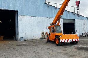 AUTOGRU PICK AND CARRY