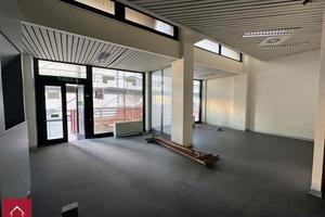 Spazioso locale commerciale in Via Chieffi