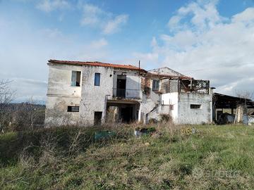 Rustico con giardino e vista da ristrutturare