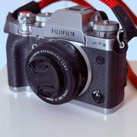 Fujifilm XT-3 con obiettivo Fujinon XF27 R WR
