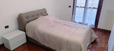 letto materasso  comò specchio 2 comodini
