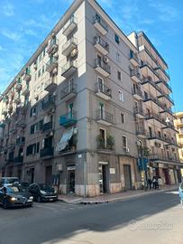 Via Cesare Battisti ampio 3 vani con ascensore