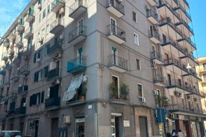 Via Cesare Battisti ampio 3 vani con ascensore