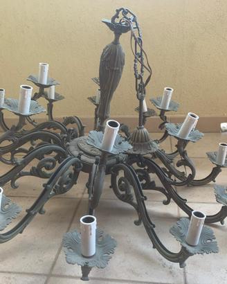Grande candelabro vintage in metallo lavorato
