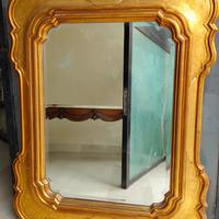 Specchio con cornice in legno 