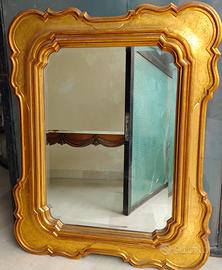 Specchio con cornice in legno 