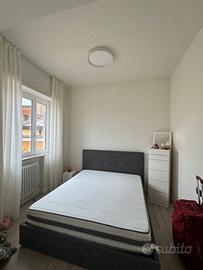 LETTO CON MATERASSO E TESTATA  IN OTTIME CONDZIONI