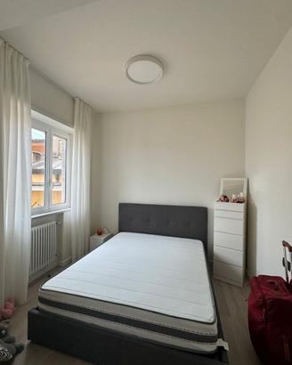 LETTO CON MATERASSO E TESTATA  IN OTTIME CONDZIONI