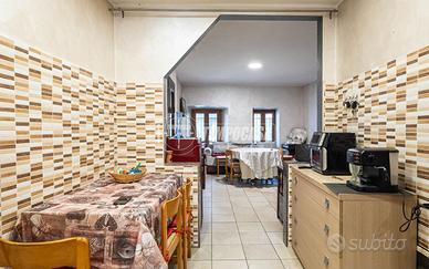 PORZIONE DI CASA SENZA SPESE RISTRUTTURATA e 2 bag