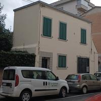 Intera palazzina libera su 4 lati