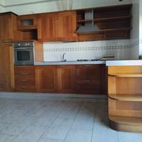 Cucina completa con tavolo e 4 sedie