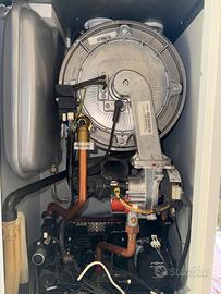 Caldaia murale camera stagna a condensazione