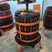 Torchio da vino antico in legno – funzionante