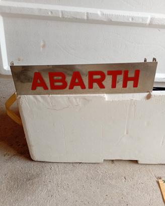 alza cofano Abarth 