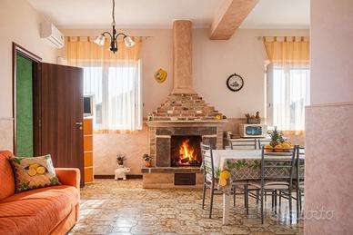 Villa esclusiva tra etna e mare con area giochi