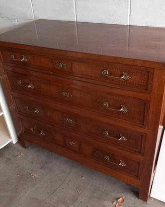 Cassettone lucidato