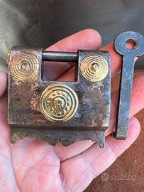 Lucchetto a slitta decorato con chiave funziinante