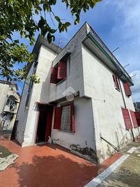 PORZIONE DI BIFAMILIARE A DOMICELLA