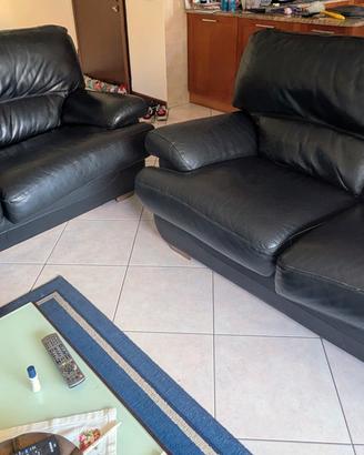 coppia divani in pelle 3+2 con letto matrimoniale 