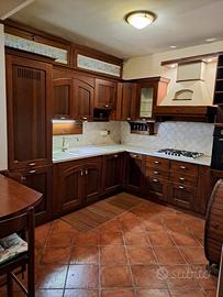 Cucina legno massello con elettrodomestici