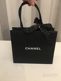 Busta Chanel con fiocco