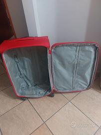 Valigia rossa media