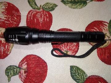 Torcia pila digitale con led cree x-t6