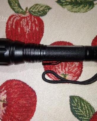 Torcia pila digitale con led cree x-t6
