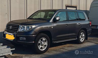 Toyota Land Cruiser 200 - 4.5 litri twin turbo die