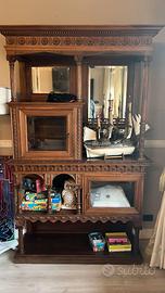 Elegante Cristalliera a Giorno in Noce