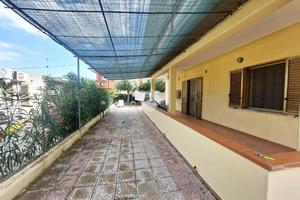 4 LOCALI A CUTRO