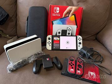 Nintendo Switch Oled con accessori