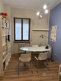 Stanza uso ufficio centro Pavia