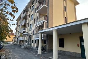 3 LOCALI CON BOX AUTO DISPONIBILE DA SUBITO