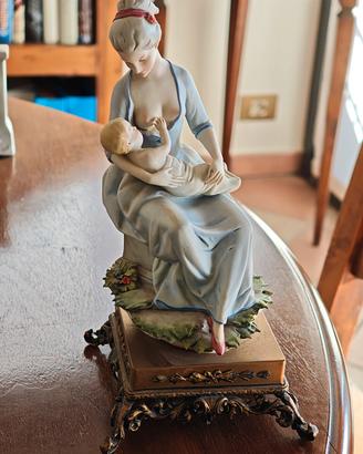 Statua Capodimonte maternità 