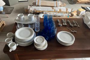 Set piatti bicchieri e posate Ferretti