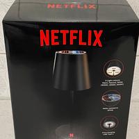 Lampada da tavolo led  portatile nuova  Netflix