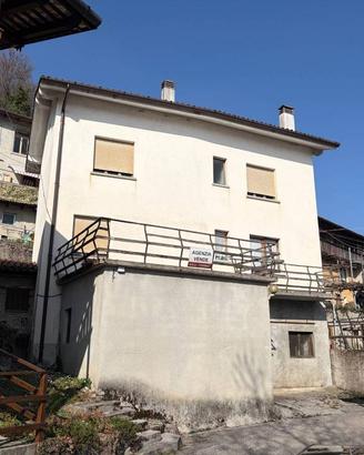 Villa di 164 m² con 4 locali e box auto a Grimacco