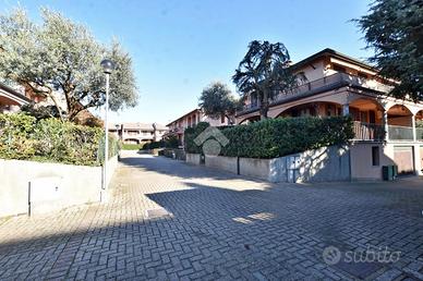 VILLA A SCHIERA A BELLINZAGO LOMBARDO