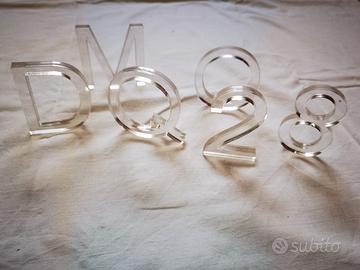 Numeri e lettere in plexiglas
