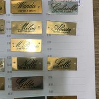 Targhette con nomi personalizzate