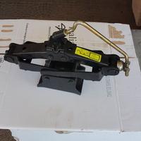 CRIC PER AUTO E KIT PRIMO SOCCORSO,NUOVI.