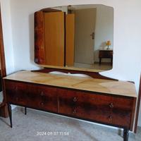 Comò vintage con specchio