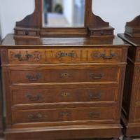Antico comò in noce con specchio