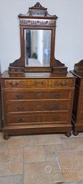 Antico comò in noce con specchio