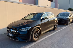 Mercedes GLA 200D - PREMIUM AMG LINE