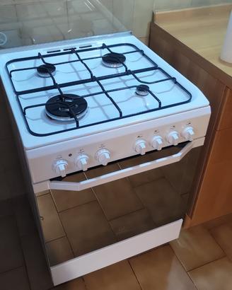 Cucina Gas con Forno Indesit