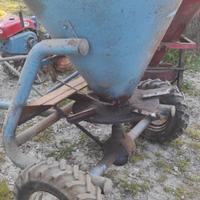 Spandiconcime  trainato