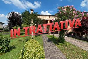 VILLA A SCHIERA D'ANGOLO A AGNADELLO